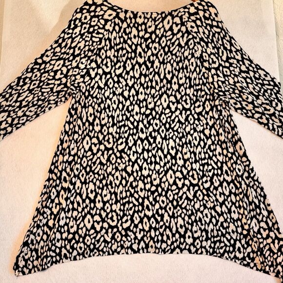 Chico’s Cheetah Print Tunic Top Women’s 2 Soft Stretchy Tulip Hem - Picture 8 of 10